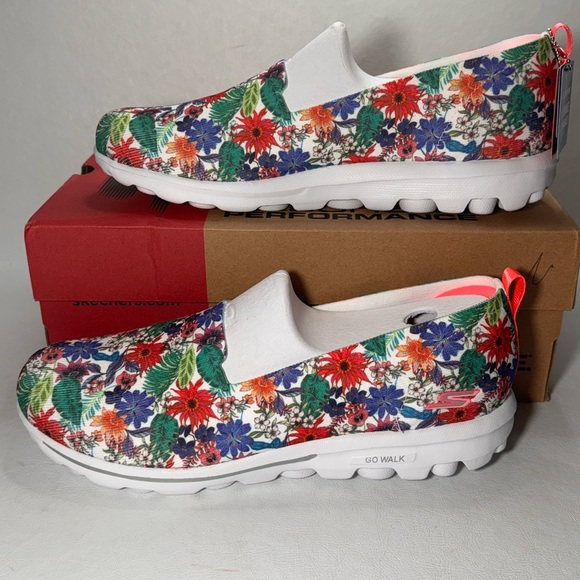 Skechers GOwalk Classic Washable Slip-Ons - Spring Safari casual classic comfy - Picture 2 of 8